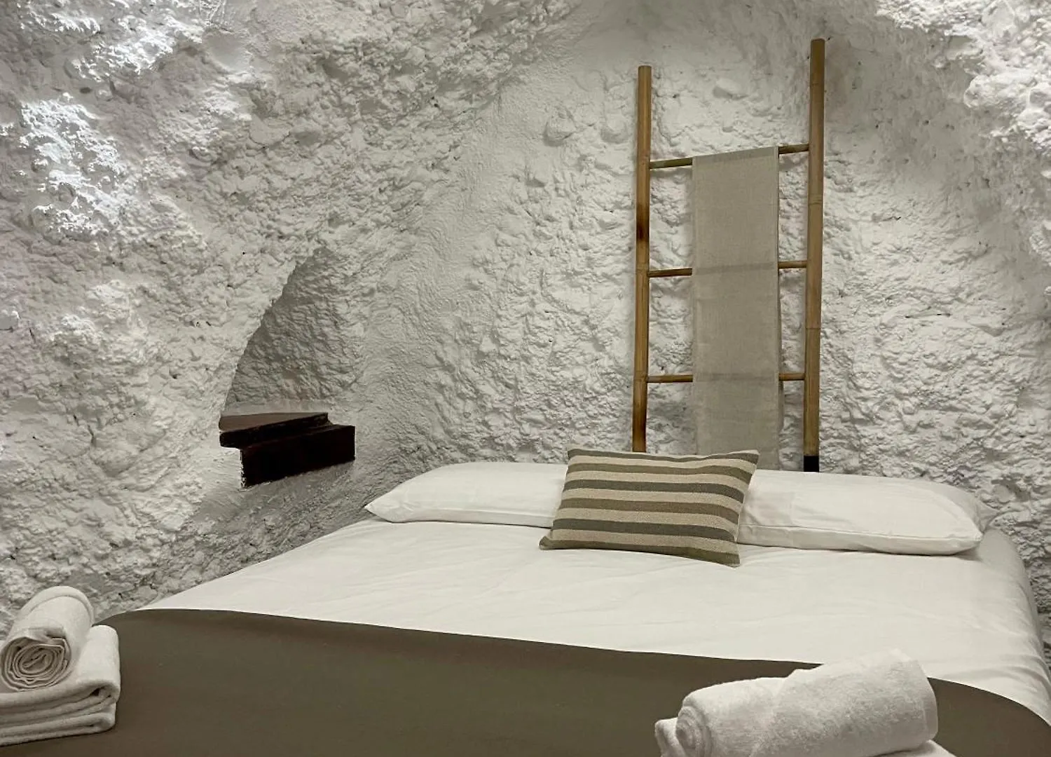 Cuevas El Atochal Origenes Aparthotel Gor